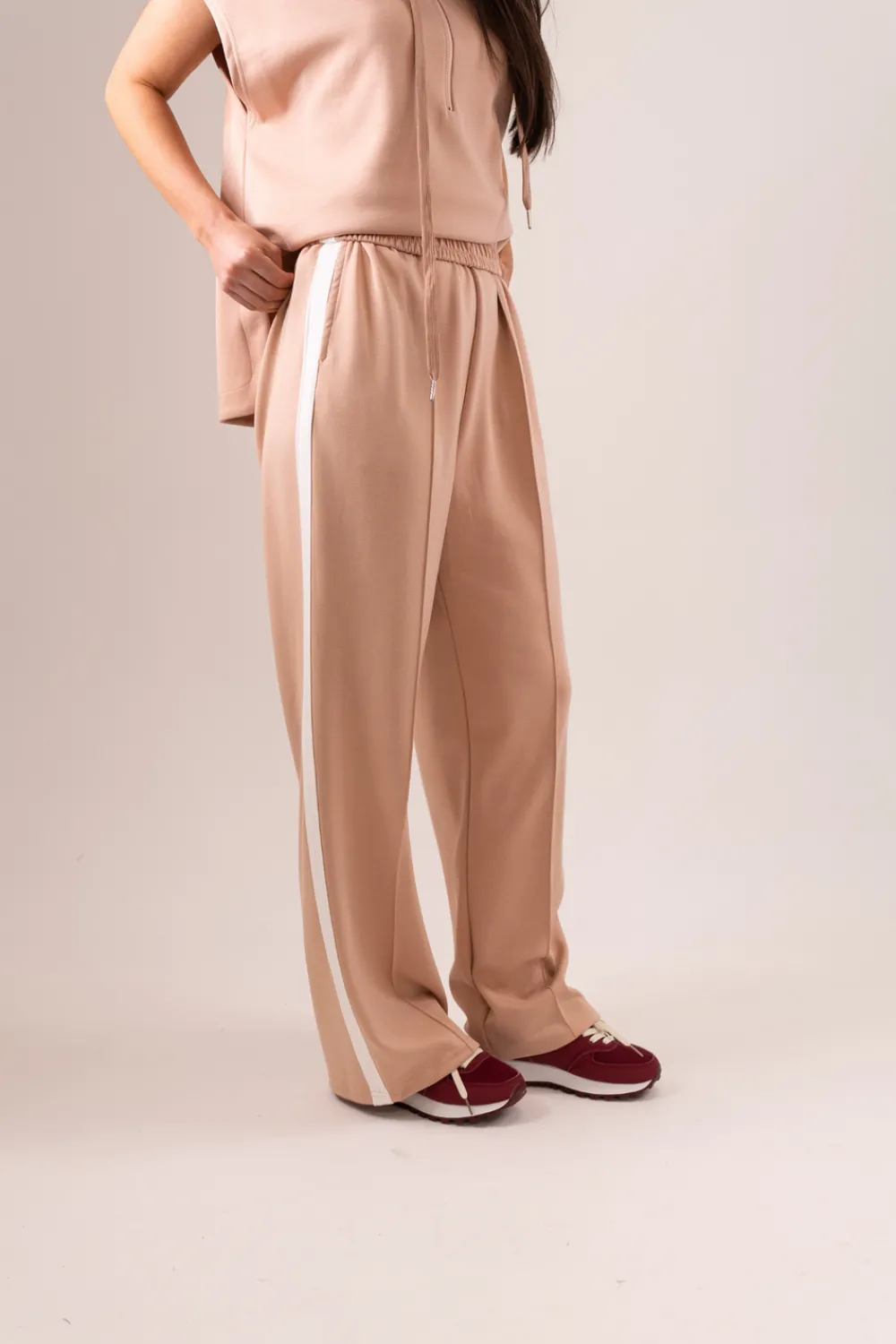 The Walk in Wardrobe Trousers>Millie Contrast Stripe Trousers In Black