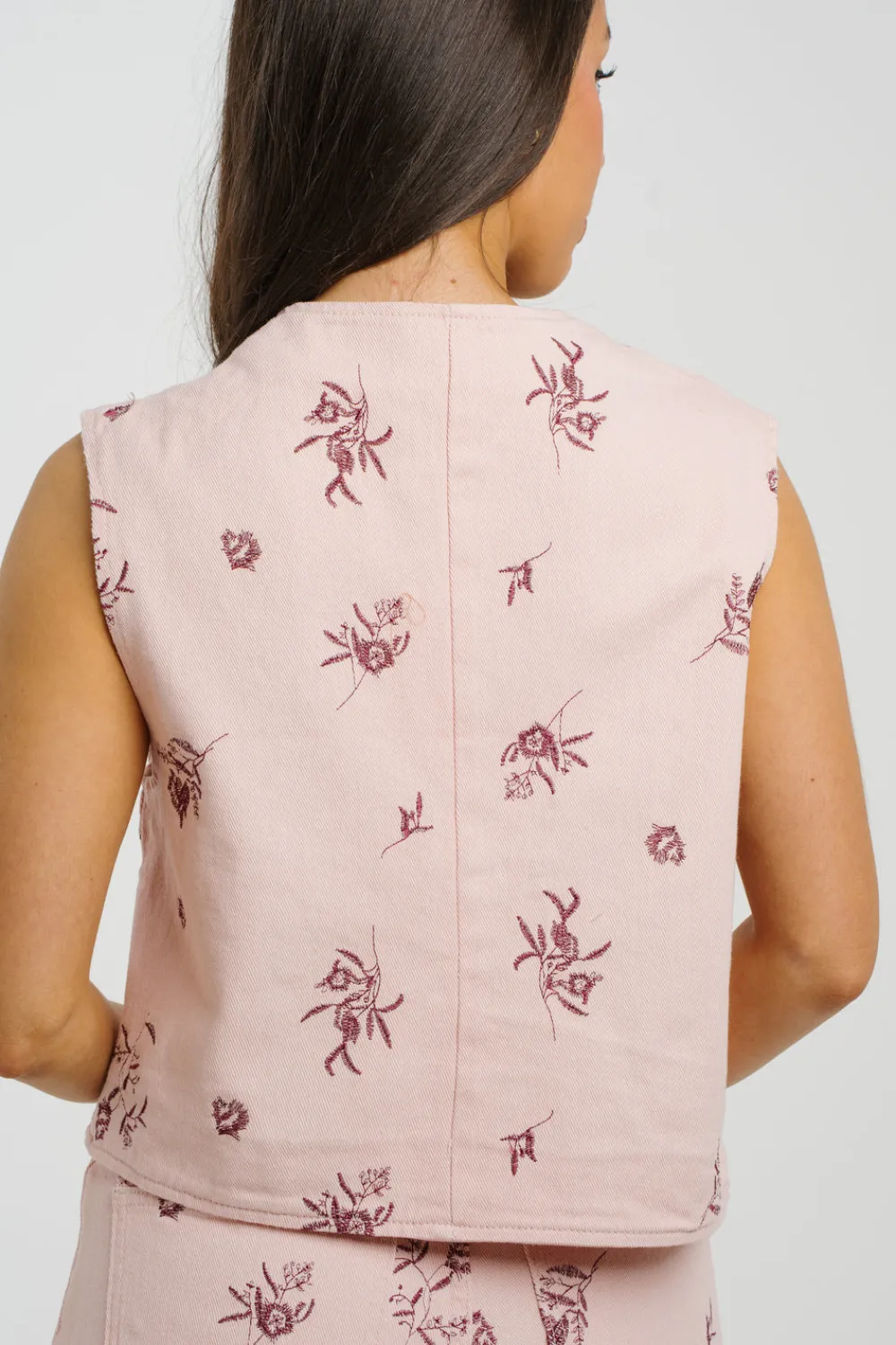 The Walk in Wardrobe Tops><noscript><img width=