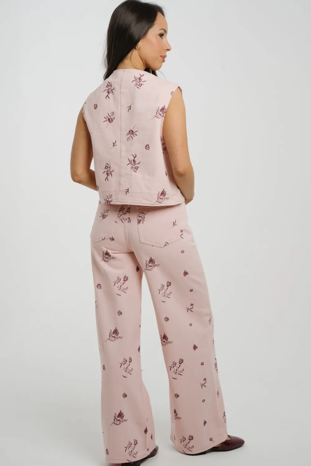 The Walk in Wardrobe Tops><noscript><img width=