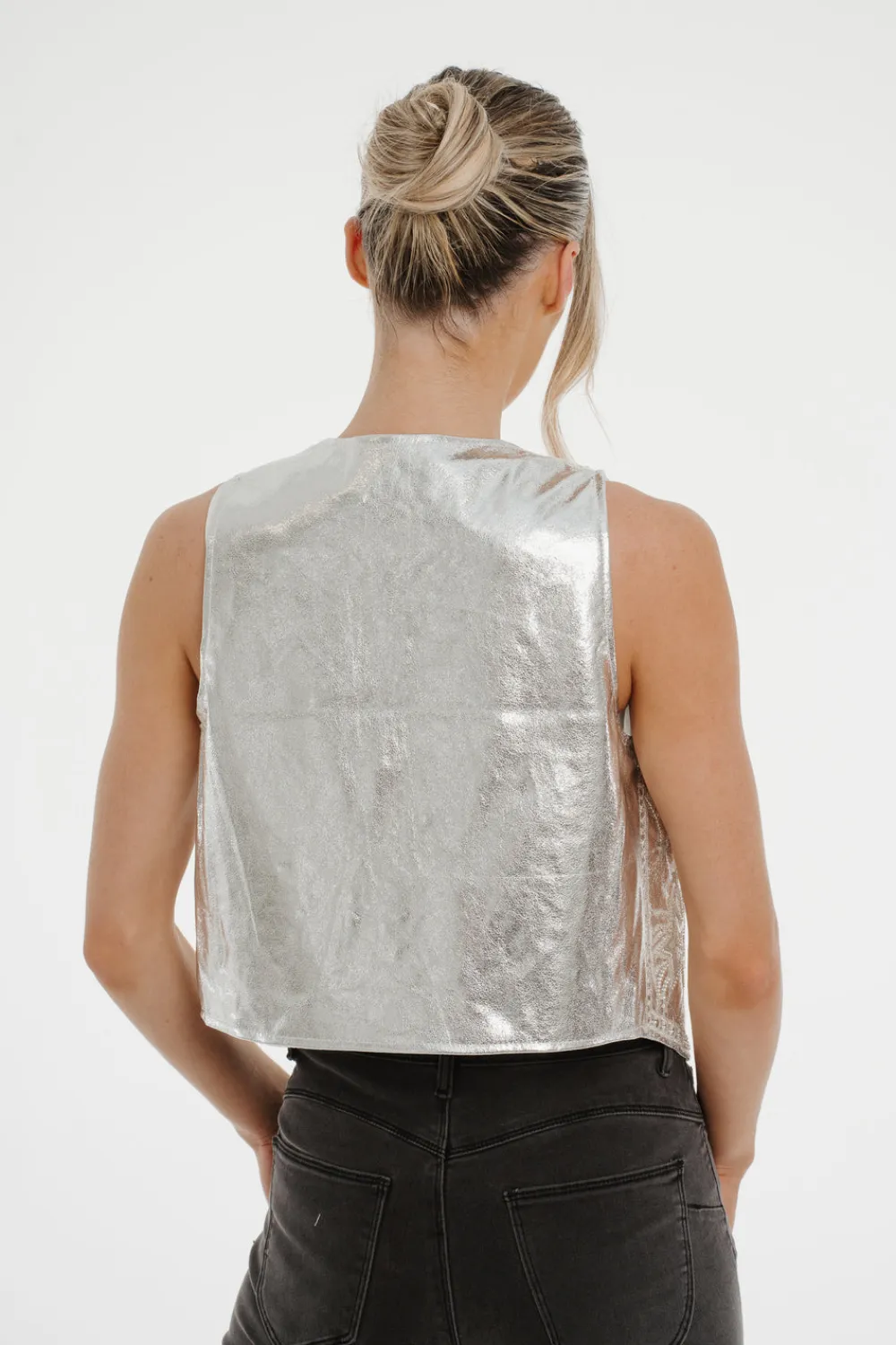 The Walk in Wardrobe Tops><noscript><img width=