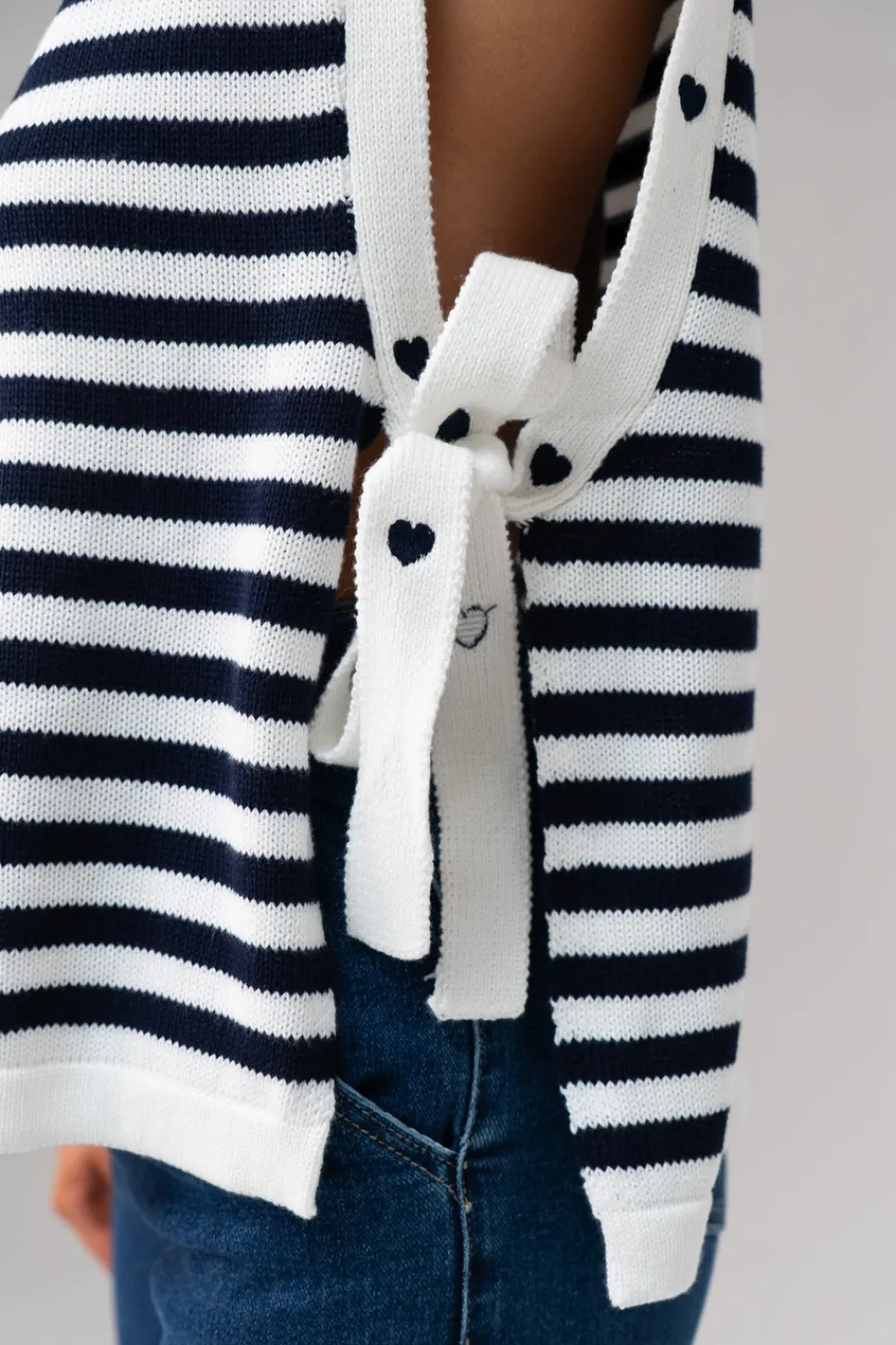 The Walk in Wardrobe Knitwear|Tops>Millie Stripe Sleeveless Top In Navy Mix