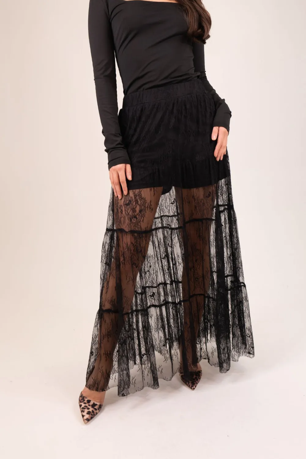 The Walk in Wardrobe Skirts & Skorts>Millie Tiered Lace Maxi Skirt In Black