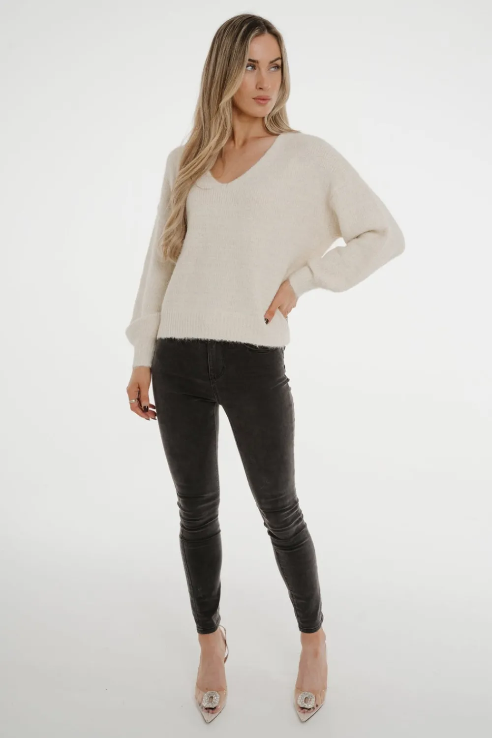 The Walk in Wardrobe Knitwear|Jumpers & Cardigans>Millie V-Neck Jumper In Cream