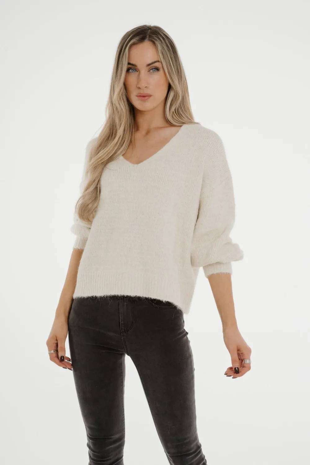 The Walk in Wardrobe Knitwear|Jumpers & Cardigans>Millie V-Neck Jumper In Cream
