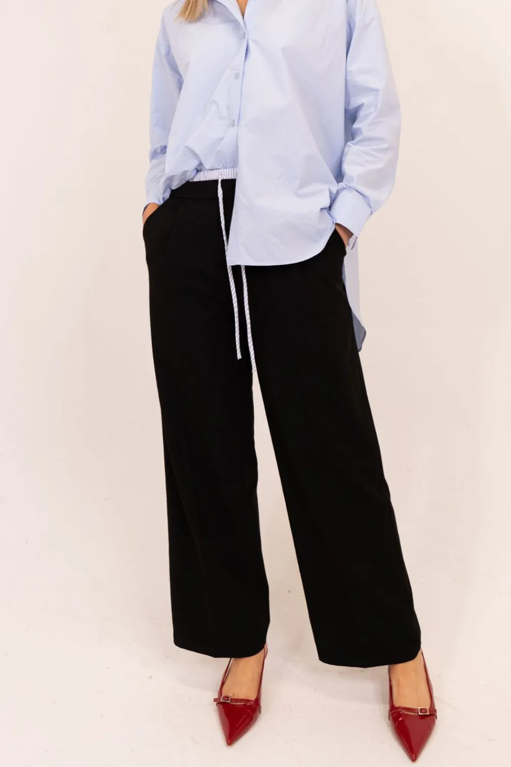 The Walk in Wardrobe Trousers>Millie Wide Leg Trousers In Black