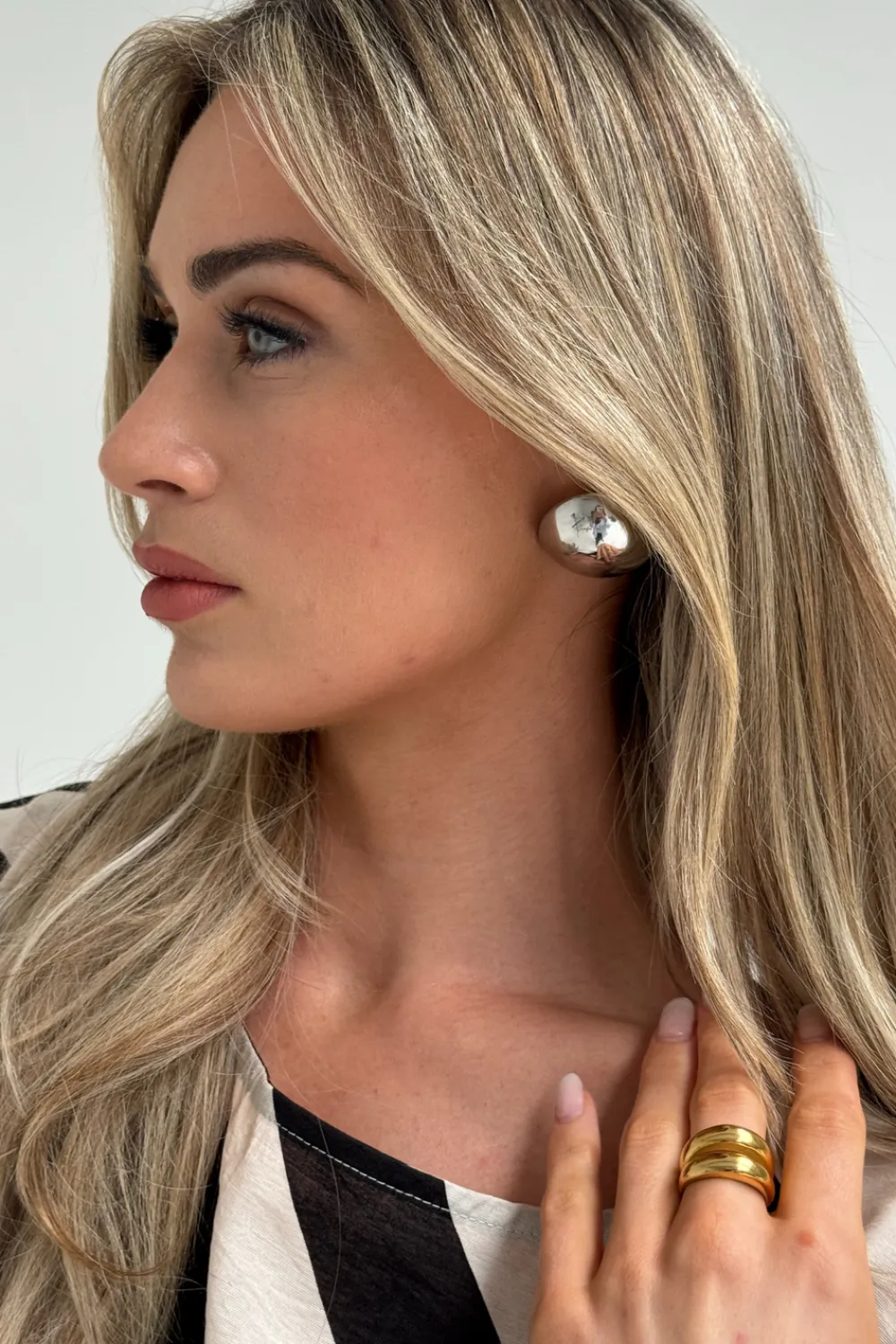 The Walk in Wardrobe Jewellery>Mona Oval Earrings In Silver