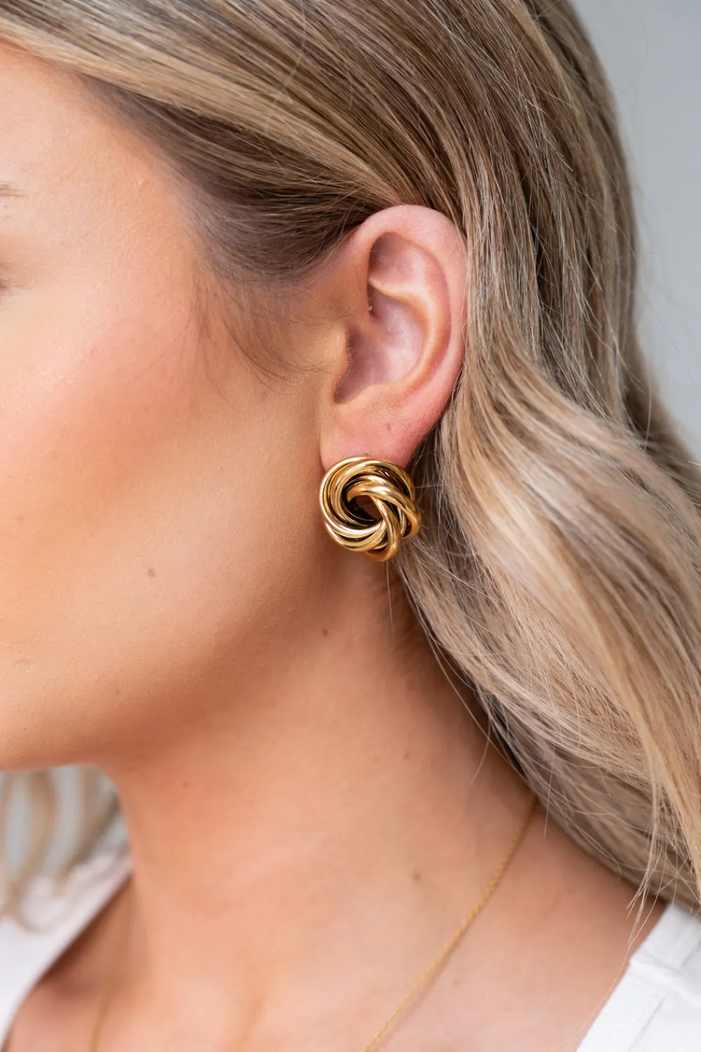 The Walk in Wardrobe Jewellery>Olive Circle Knot Earring In Gold