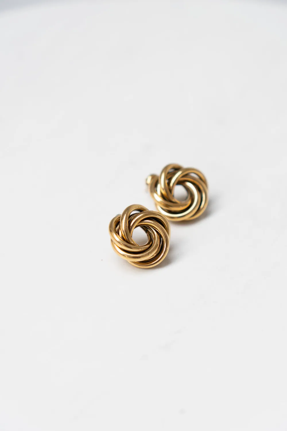 The Walk in Wardrobe Jewellery>Olive Circle Knot Earring In Gold