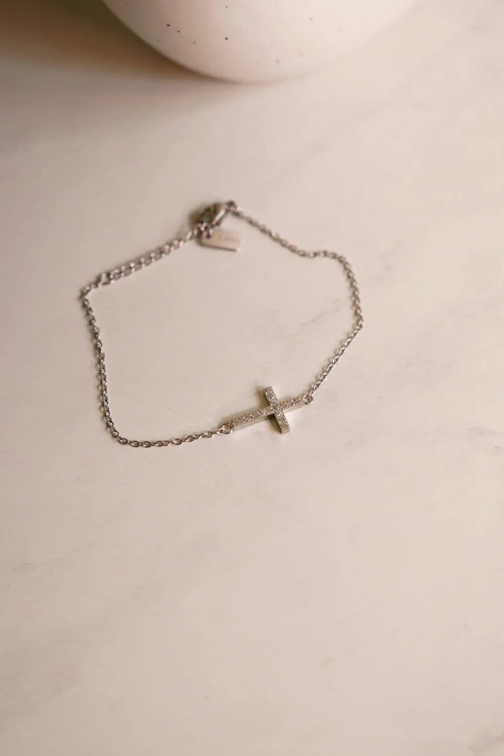 The Walk in Wardrobe Jewellery>Olive Cross Bracelet In Silver