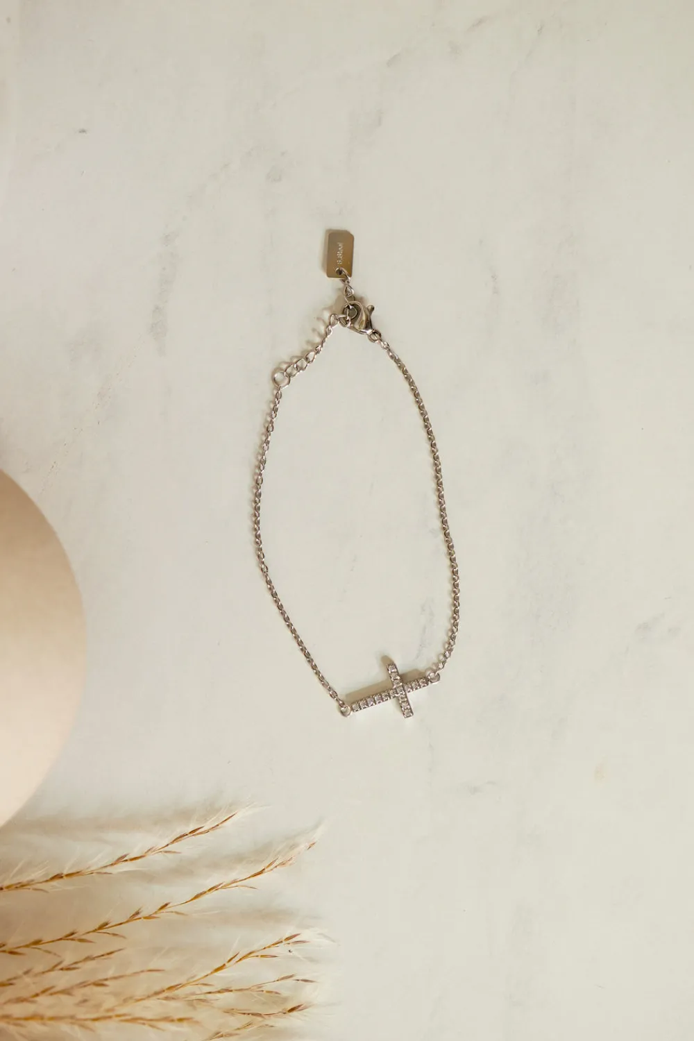 The Walk in Wardrobe Jewellery>Olive Cross Bracelet In Silver