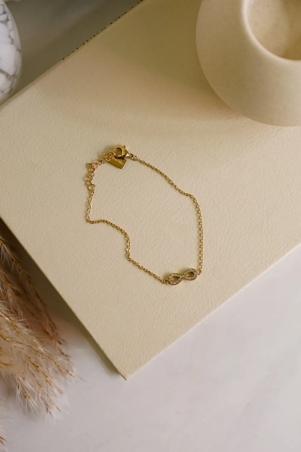 The Walk in Wardrobe Jewellery>Olive Infinity Bracelet In Gold