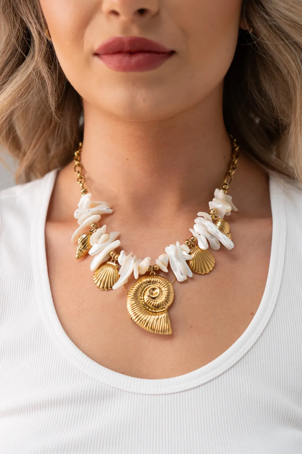 The Walk in Wardrobe Jewellery>Olive Multi Shell Necklace In Gold