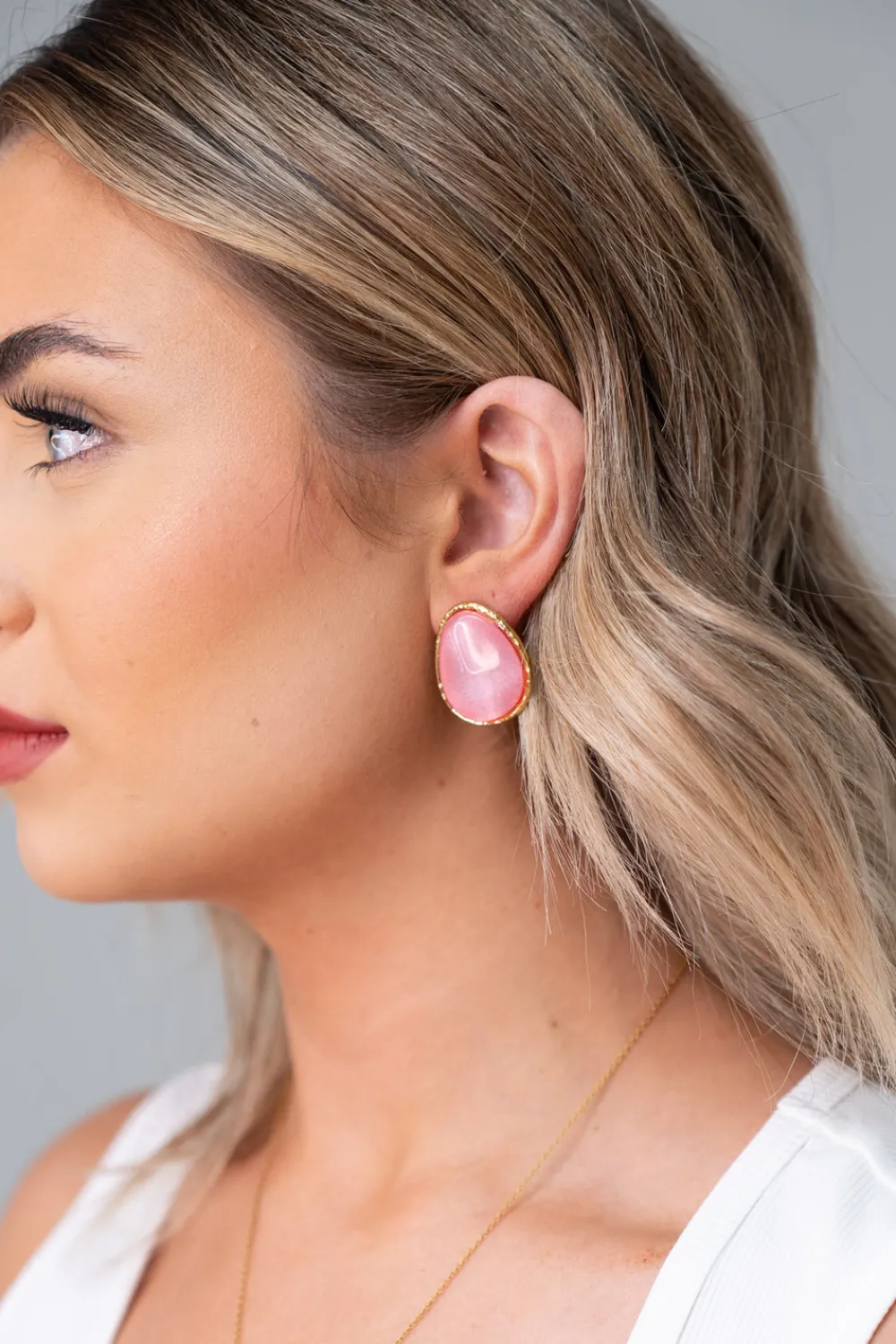 The Walk in Wardrobe Jewellery>Olive Oval Stone Earrings In Pink