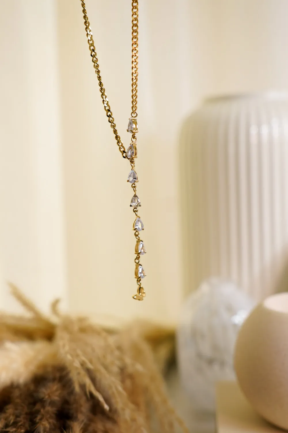 The Walk in Wardrobe Jewellery>Olive Teardrop Diamante Necklace In Gold