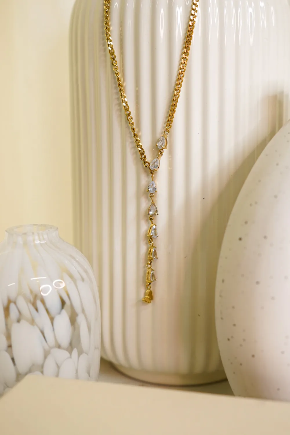 The Walk in Wardrobe Jewellery>Olive Teardrop Diamante Necklace In Gold