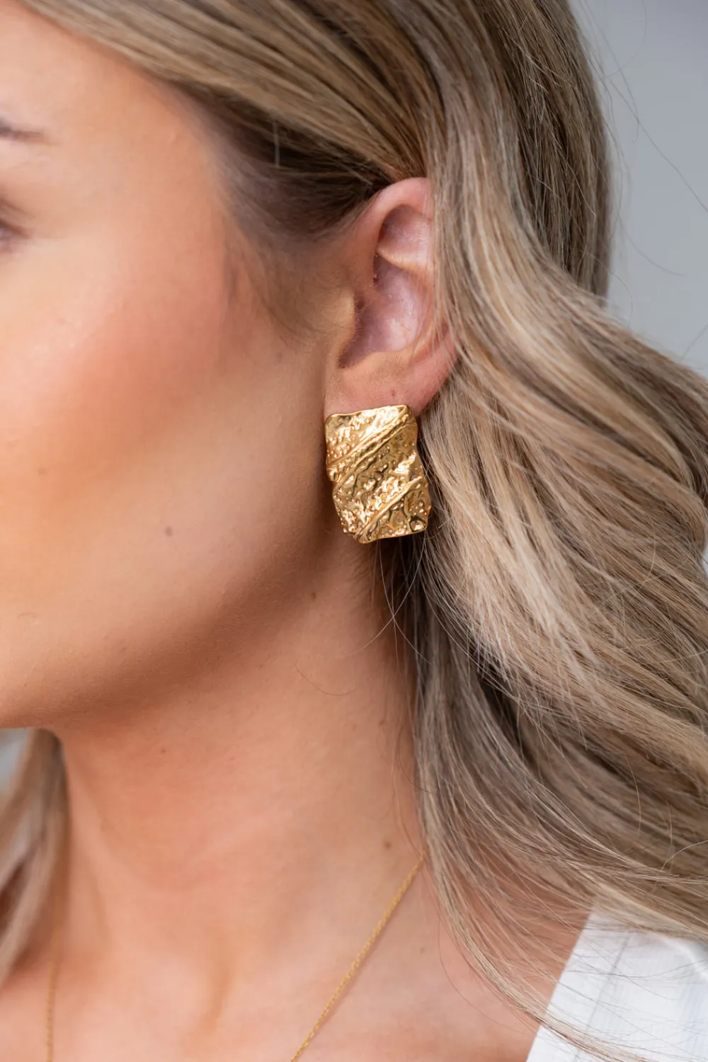 The Walk in Wardrobe Jewellery>Olive Textured Rectangle Earring In Gold