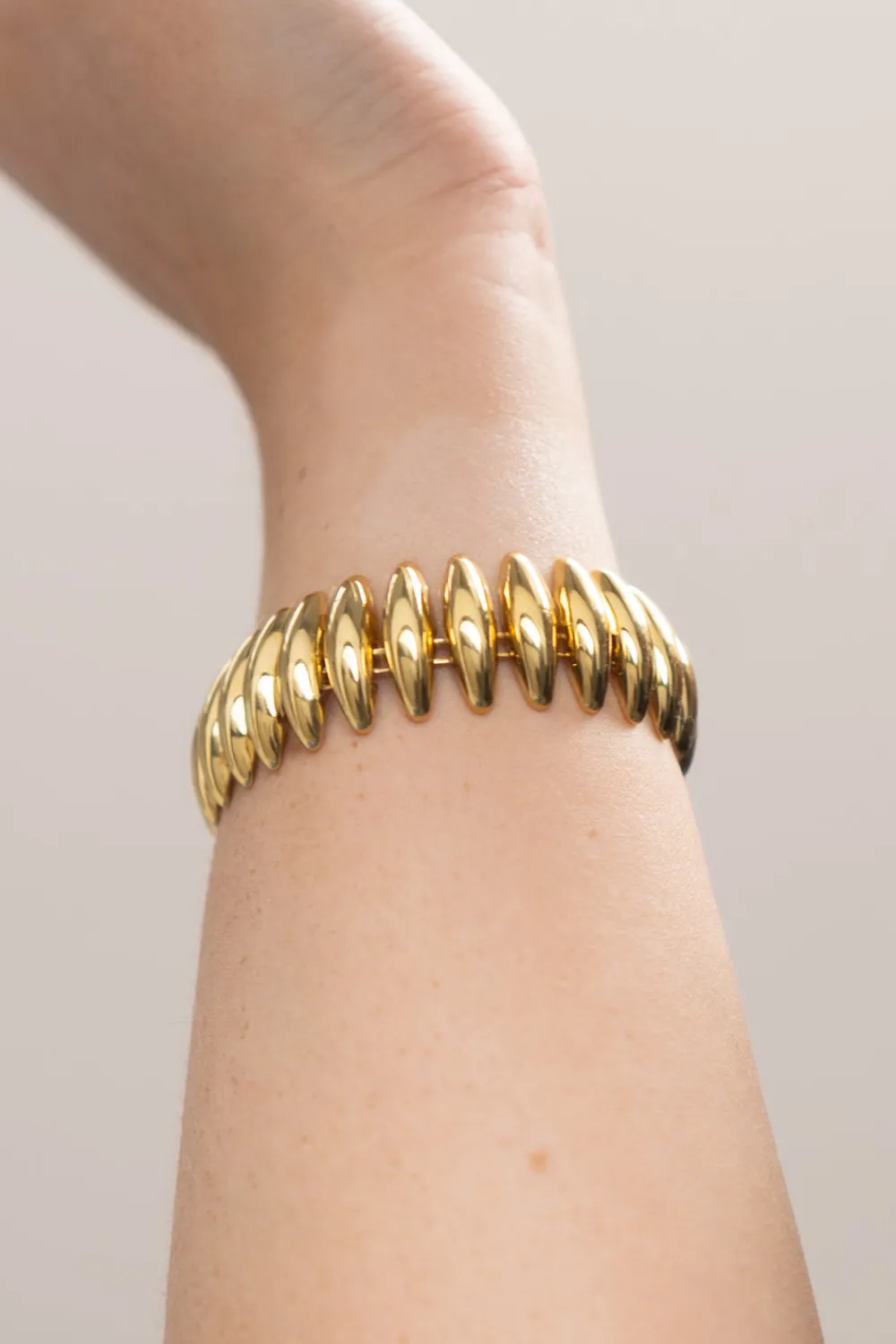 The Walk in Wardrobe Jewellery>Olive Torpedo Link Bracelet In Gold