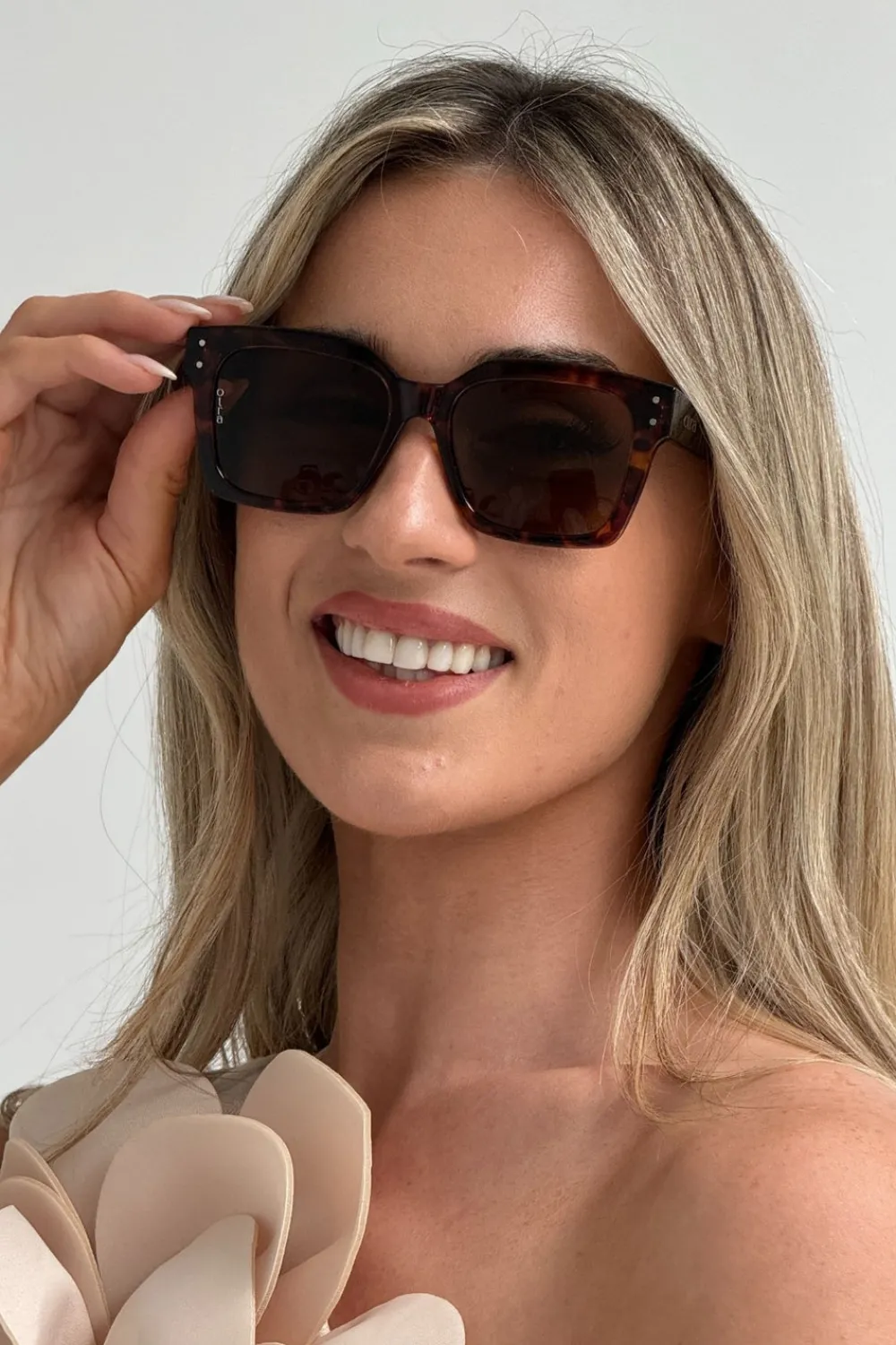 The Walk in Wardrobe Sunglasses>Olivia Square Tortoiseshell Sunglasses In Brown