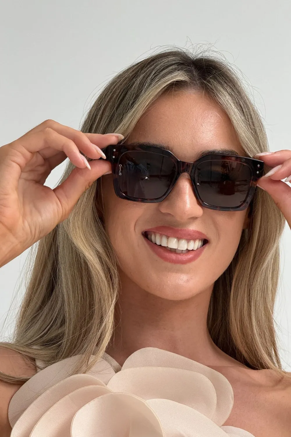 The Walk in Wardrobe Sunglasses>Olivia Square Tortoiseshell Sunglasses In Brown