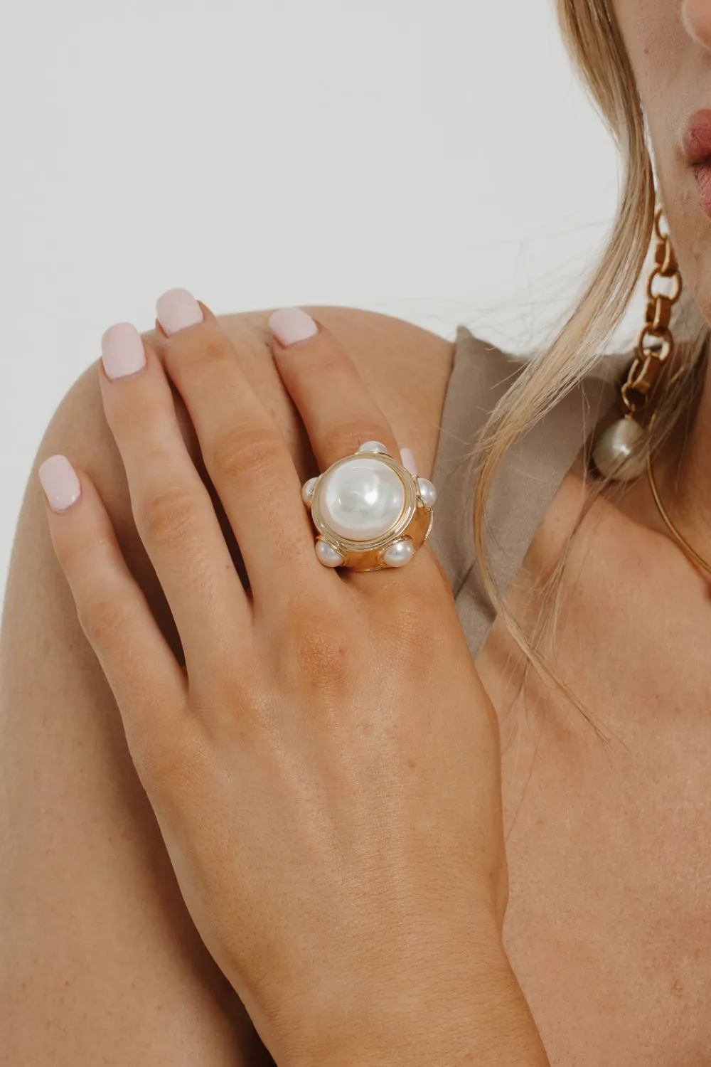 The Walk in Wardrobe Jewellery>Petra Large Pearl Ring In Gold