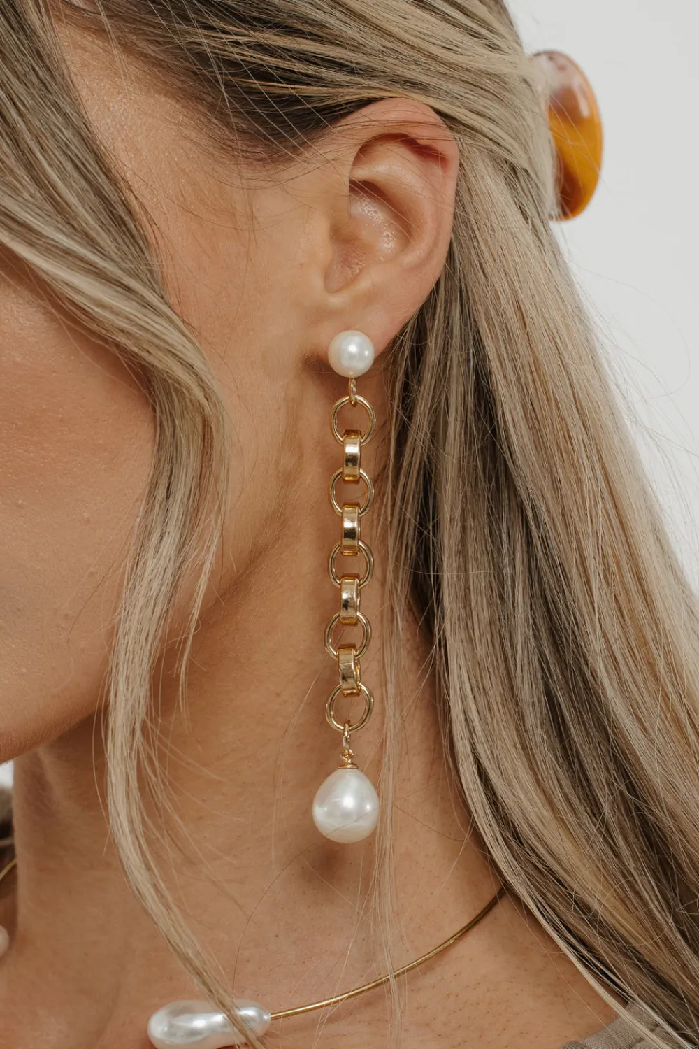 The Walk in Wardrobe Jewellery>Petra Link Pearl Drop Earrings In Gold