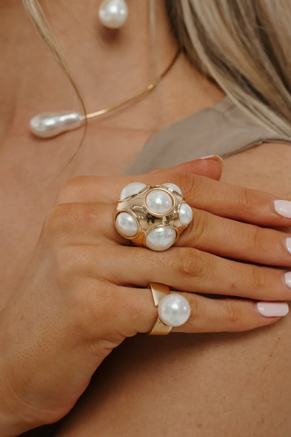 The Walk in Wardrobe Jewellery>Petra Multi Pearl Ring In Gold