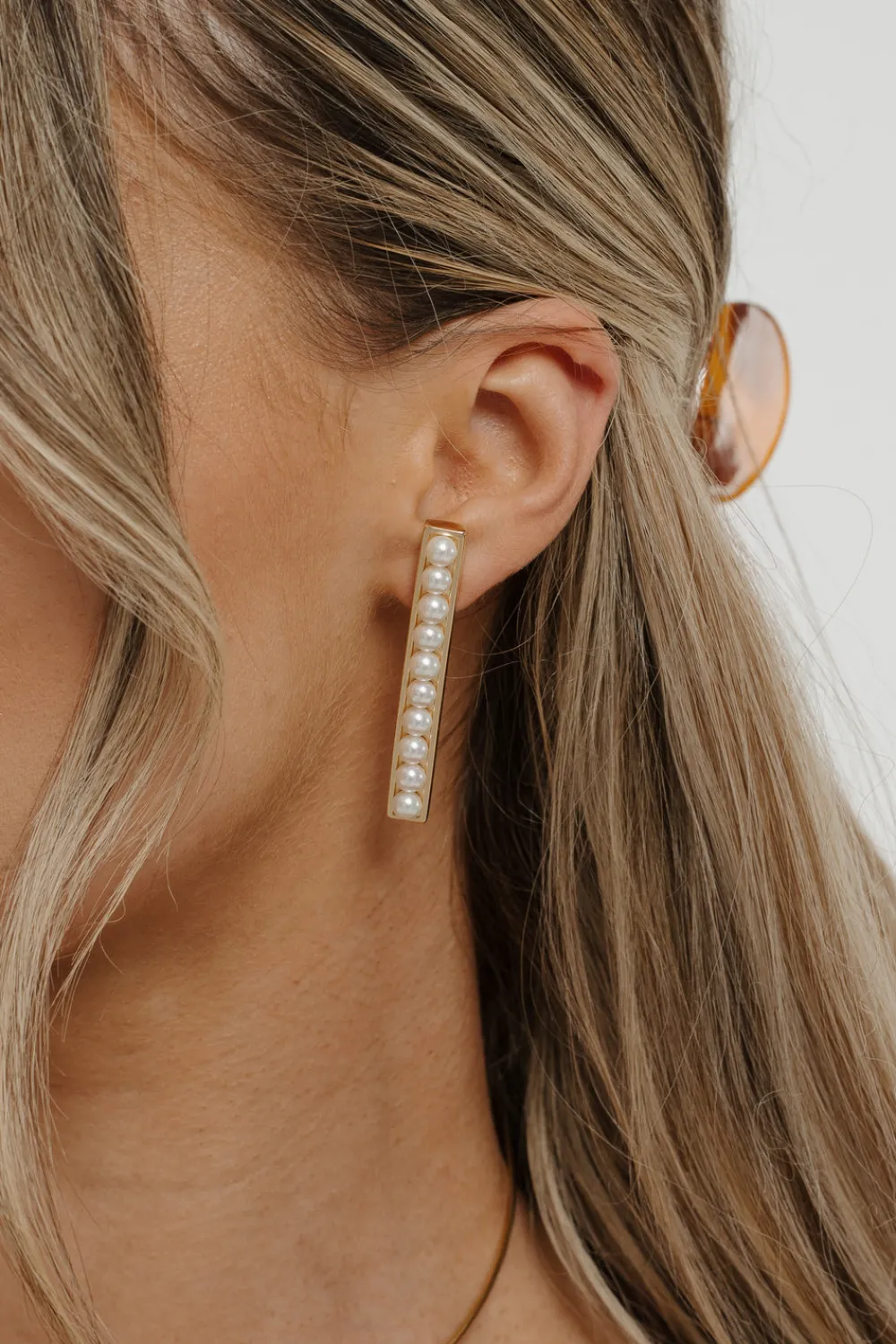 The Walk in Wardrobe Jewellery>Petra Pearl Bar Earring In Gold