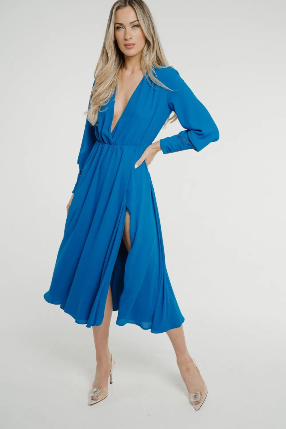 The Walk in Wardrobe Midi Dresses>Pia V-Neck Midi Dress In Blue