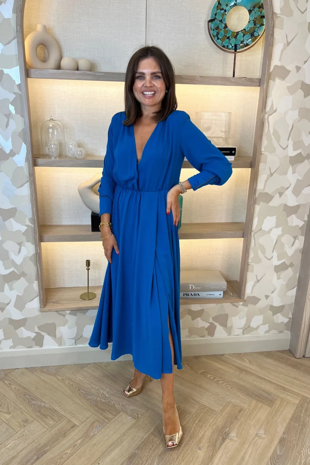 The Walk in Wardrobe Midi Dresses>Pia V-Neck Midi Dress In Blue