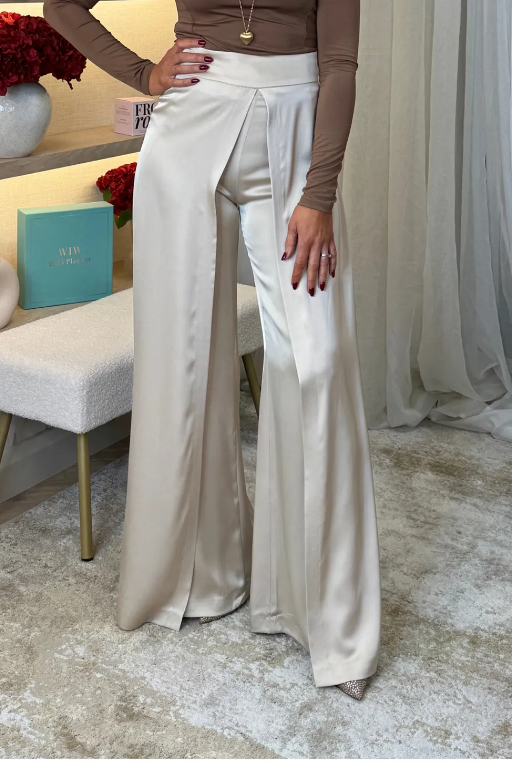 The Walk in Wardrobe Trousers>Pia Wide Leg Overlay Trousers In Champagne