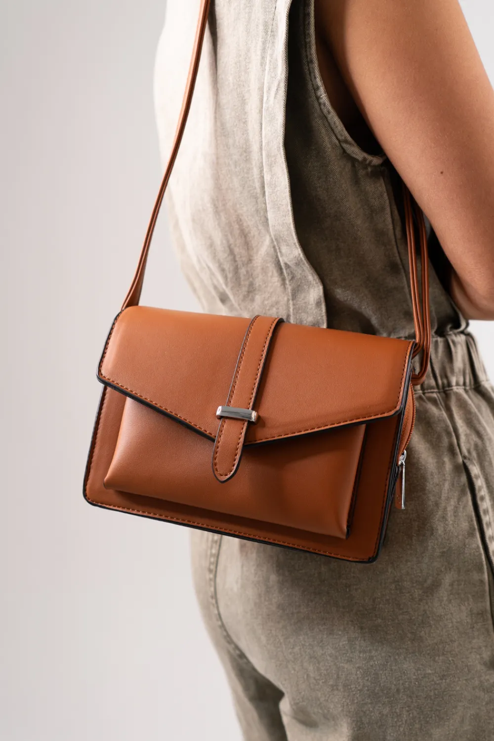The Walk in Wardrobe Bags>Polly Shoulder Bag In Camel
