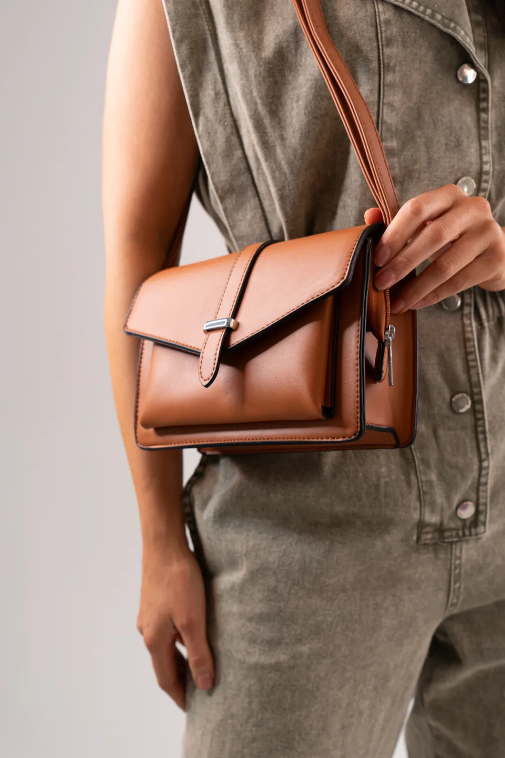 The Walk in Wardrobe Bags>Polly Shoulder Bag In Camel