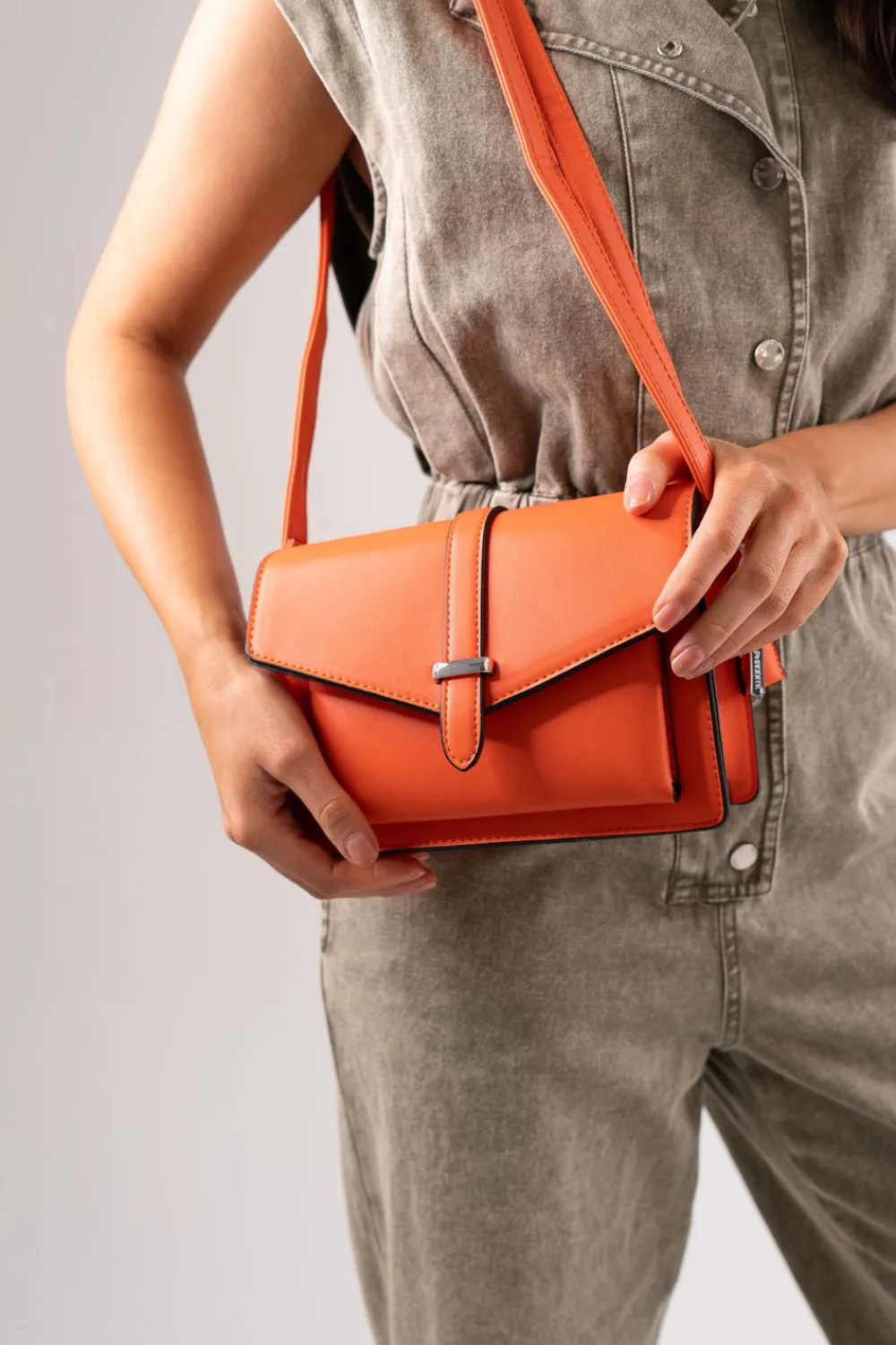 The Walk in Wardrobe Bags>Polly Shoulder Bag In Orange