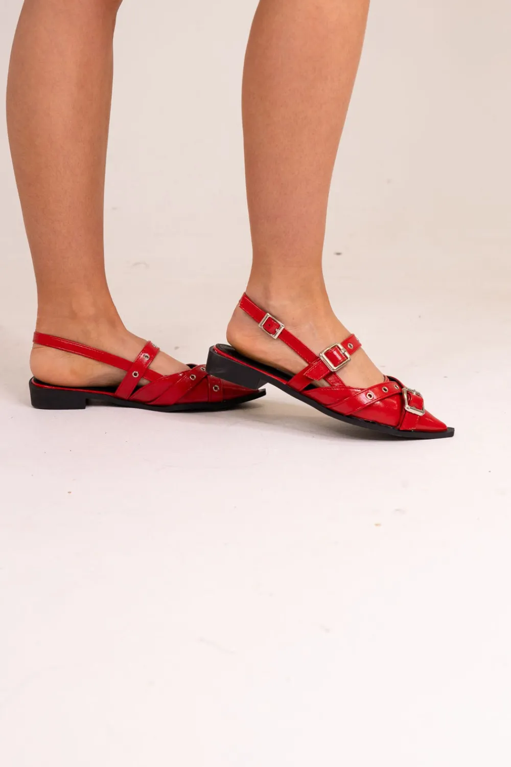 The Walk in Wardrobe Flats|Slingbacks><noscript><img width=