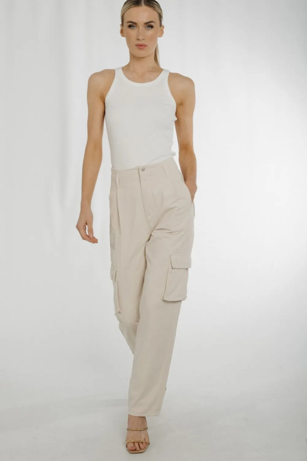 The Walk in Wardrobe Trousers>Summer Cargo Trousers In Cream
