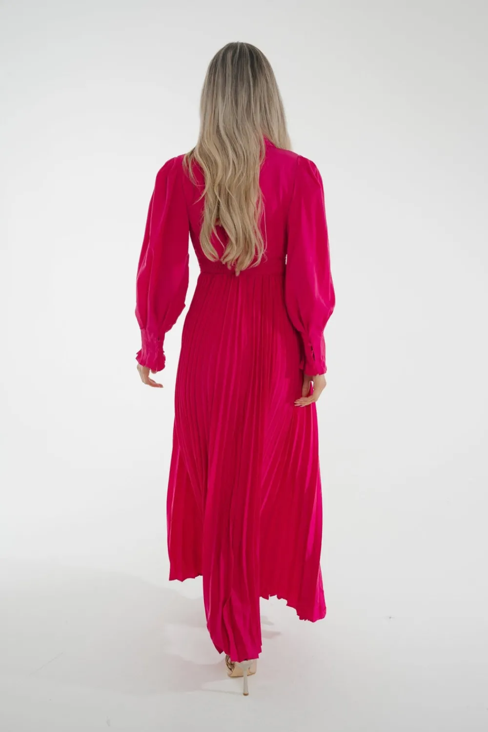 The Walk in Wardrobe Midi Dresses><noscript><img width=