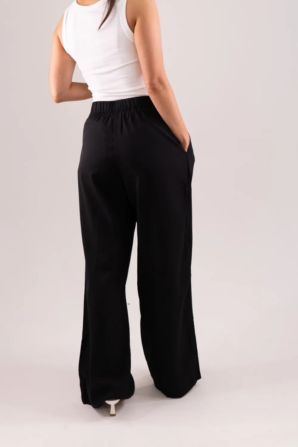 The Walk in Wardrobe Trousers>Willow Wide Leg Trousers In Grey